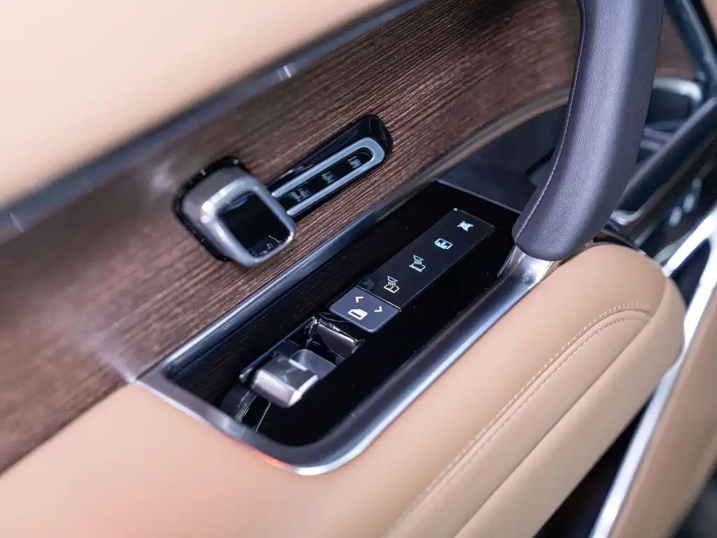 Range Rover 2025 Edition 3.0 L6 400PS Grand Extended Version