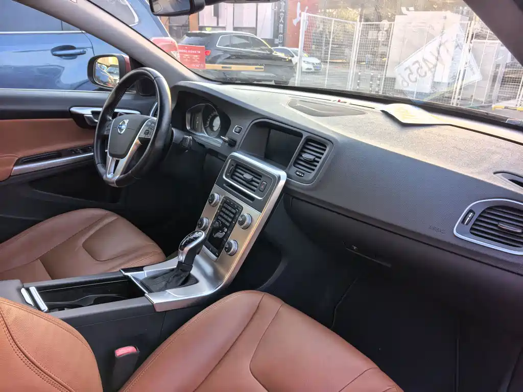 Volvo S60 2015 S60L 2.0T Smart Distance Edition