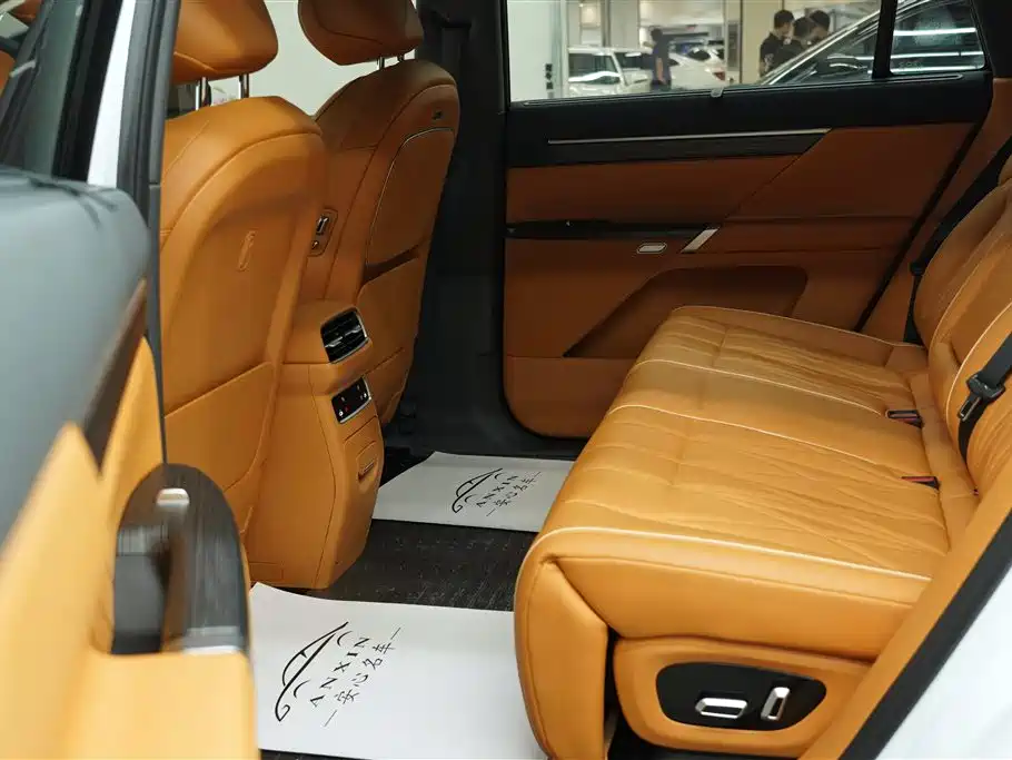eπ008 2025 636Ultra LikeYi Edition 5-seat