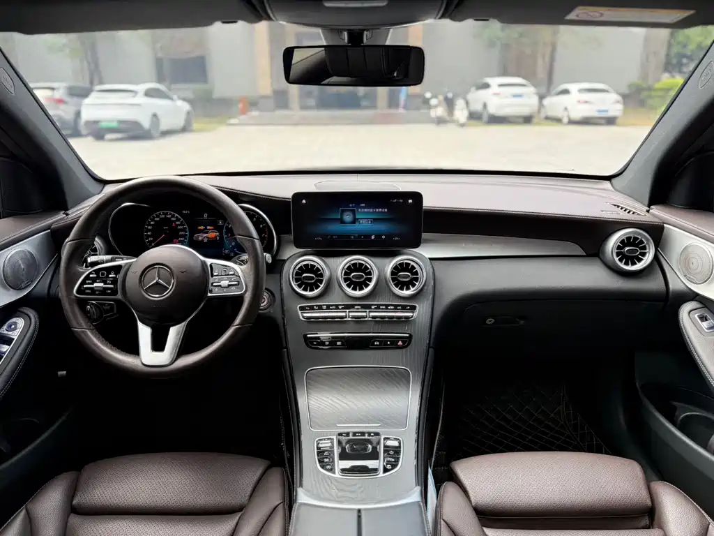 Mercedes GLC 2021 260 L 4MATIC Dynamic Edition