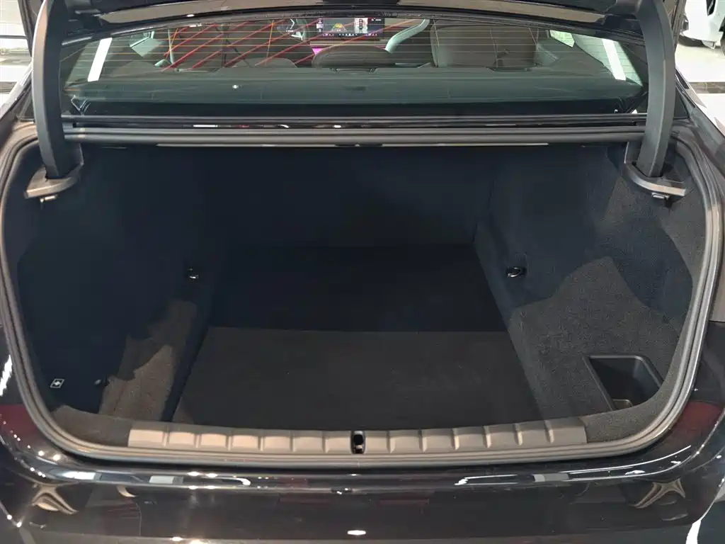 BMW 7 Series 2023 740Li Leading Edition M Sport Package
