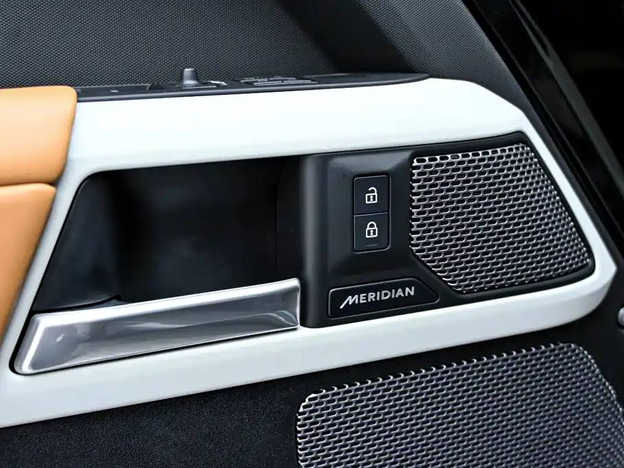 Land Rover Defender 2024 110 3.0T P400 X-DYNAMIC HSE