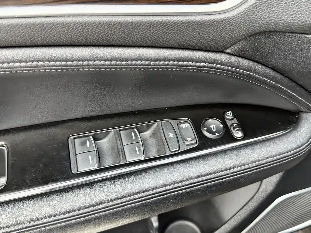Crown Victoria 2017 240TURBO 2WD Premium Edition