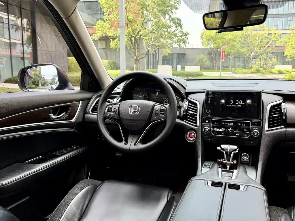 Crown Victoria 2017 240TURBO 2WD Premium Edition