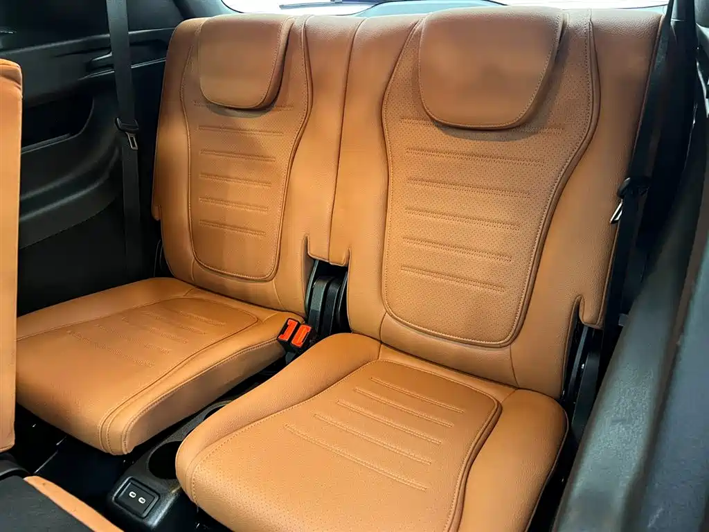 Mercedes-Benz GLC 2023 300 L 4MATIC Luxury 7-seat