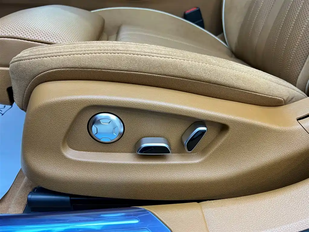 Hongqi H9 2025 Edition 3.0T All-Wheel Drive Flag Leadership Private Enjoyment Style Version 4-Seater