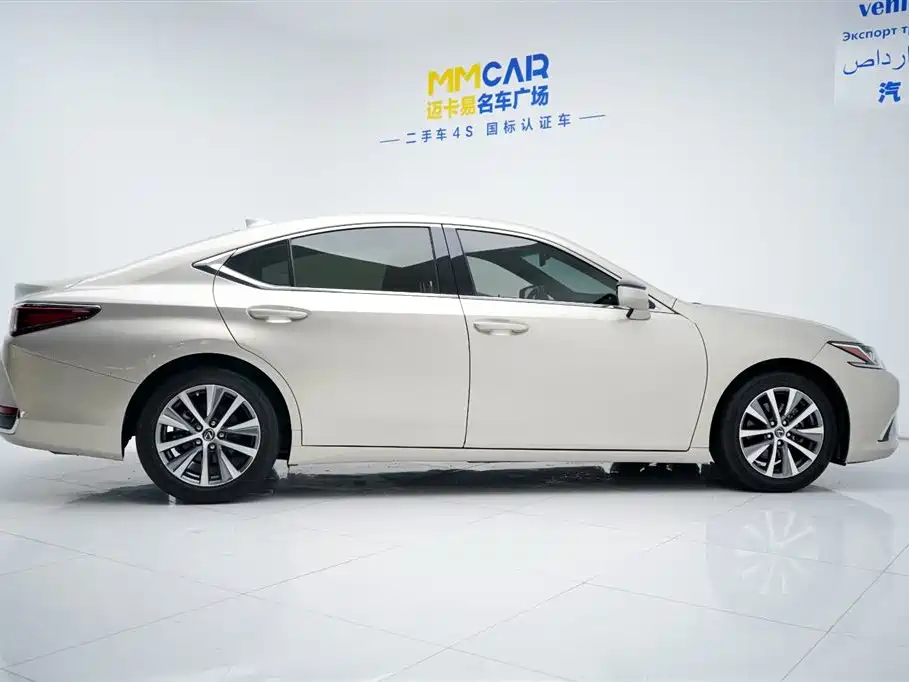 Lexus ES 2018 200 Excellence Edition National V