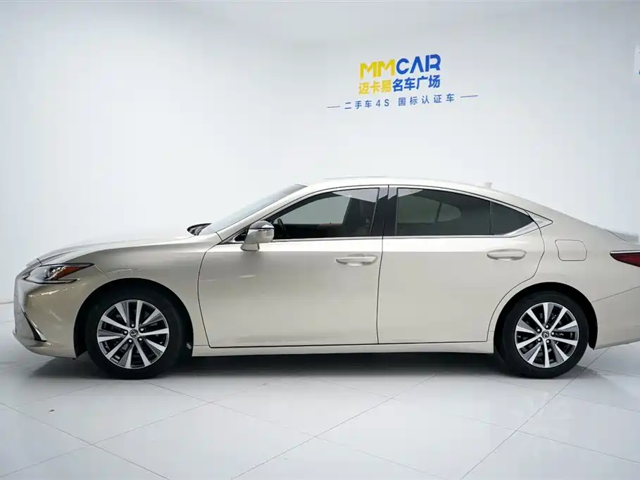 Lexus ES 2018 200 Excellence Edition National V