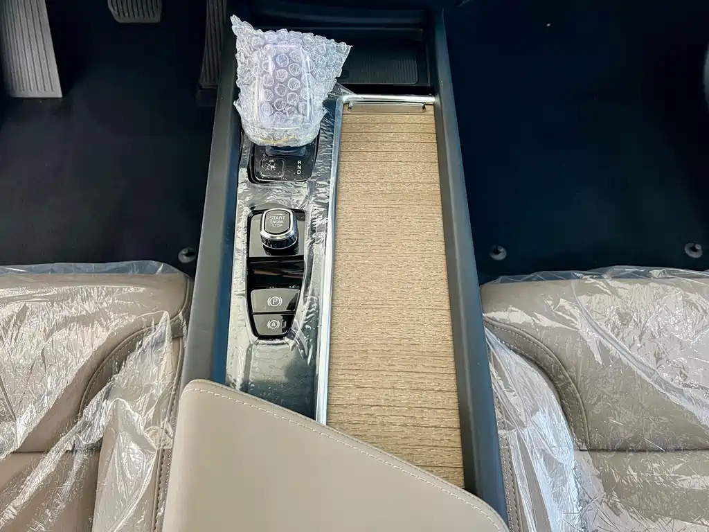 Volvo XC60 2026 Model B5 AWD Intelligent Distance Luxury Edition