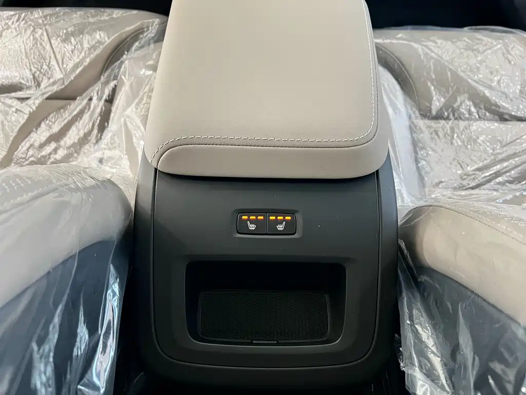 Volvo XC60 2026 Model B5 AWD Intelligent Distance Luxury Edition