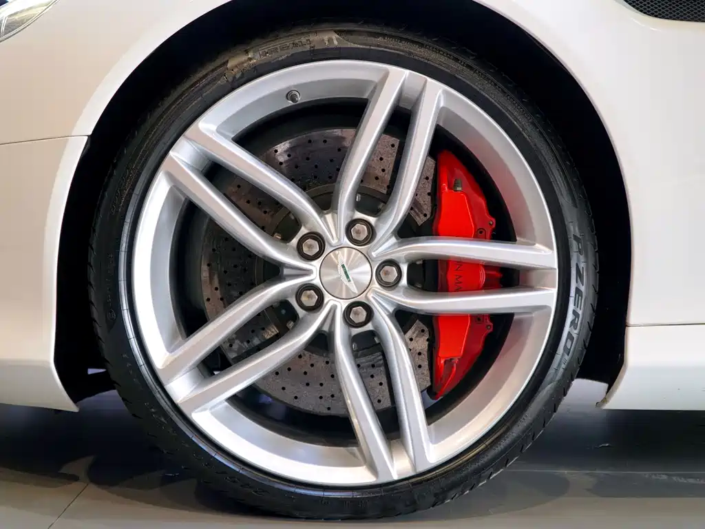 Aston Martin DB9 2013 Model 6.0L Coupe
