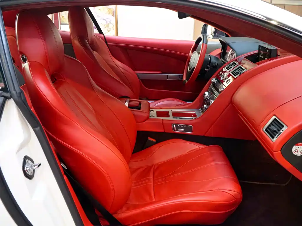 Aston Martin DB9 2013 Model 6.0L Coupe