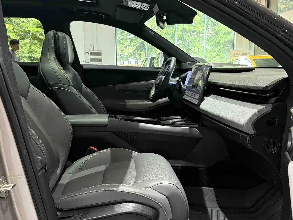 Lynk & Co 08 EM-P 2023 Edition 245km Extended Range Halo