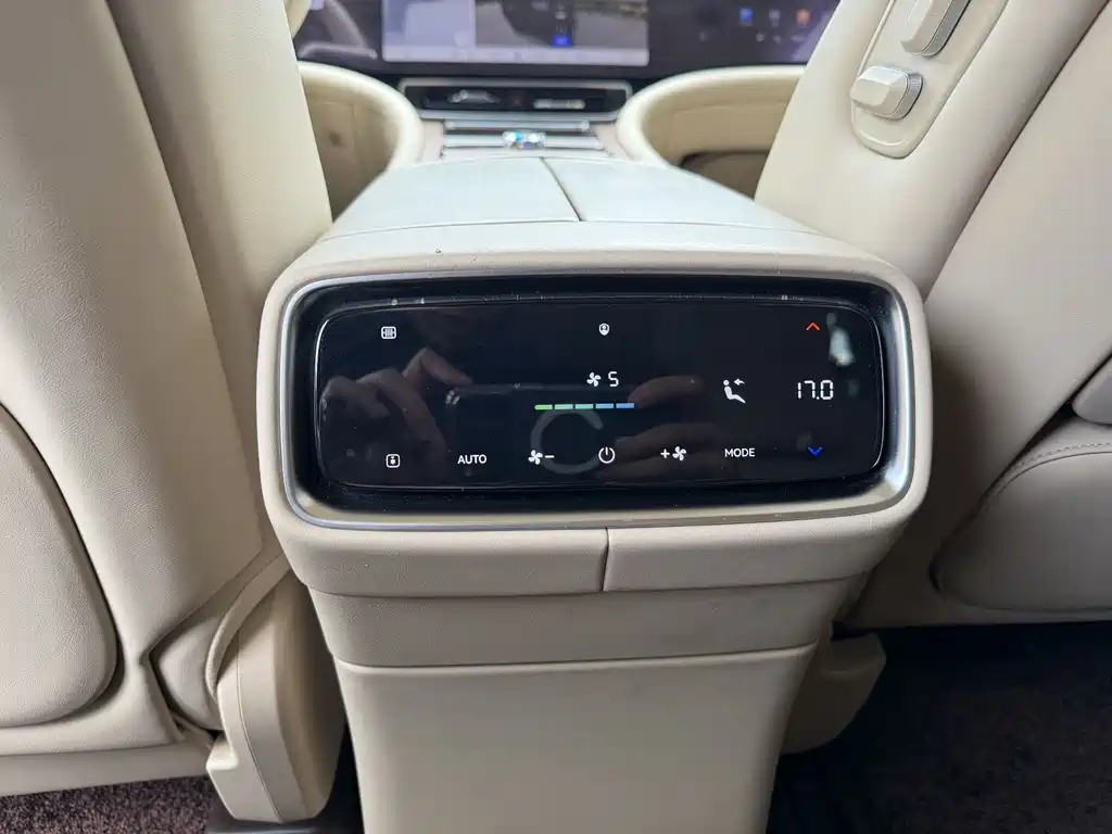 SWM M9 2024 Edition Range-Extended Max Version 42kWh 6-Seater Model