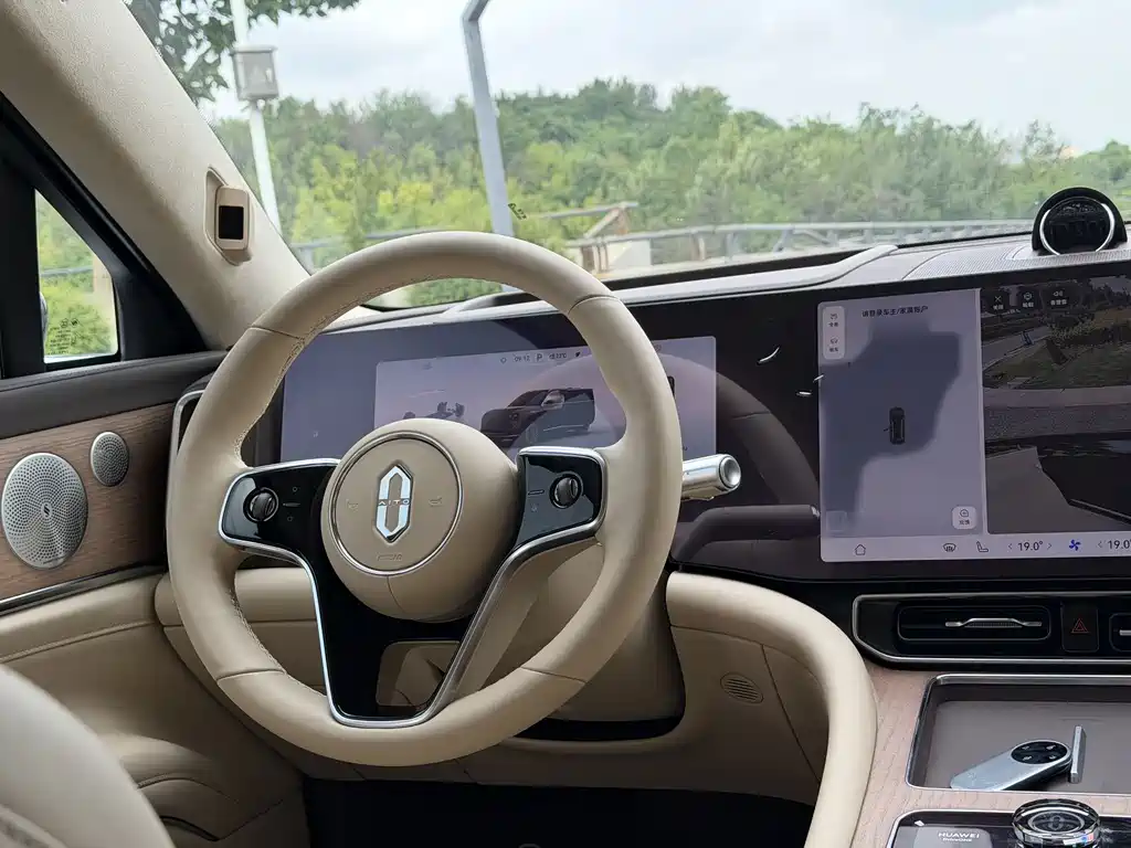 SWM M9 2024 Edition Range-Extended Max Version 42kWh 6-Seater Model