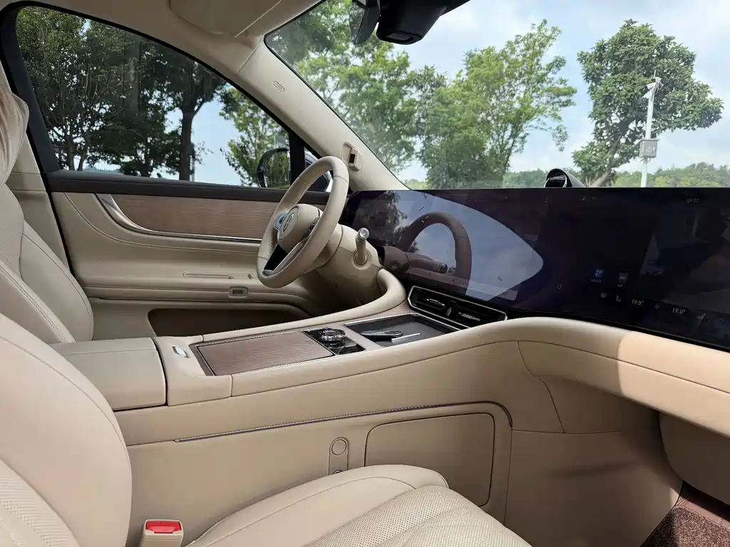 SWM M9 2024 Edition Range-Extended Max Version 42kWh 6-Seater Model