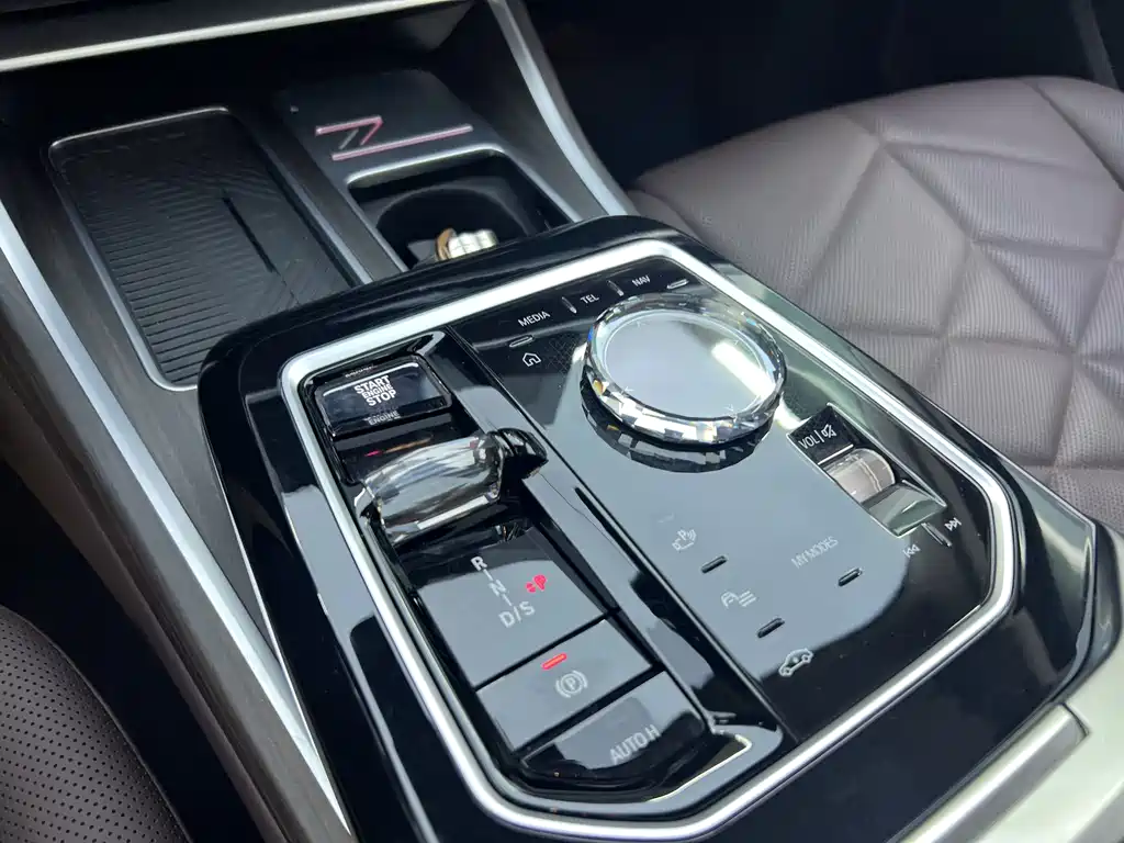 BMW 7 Series 2023 735Li M Sport Package