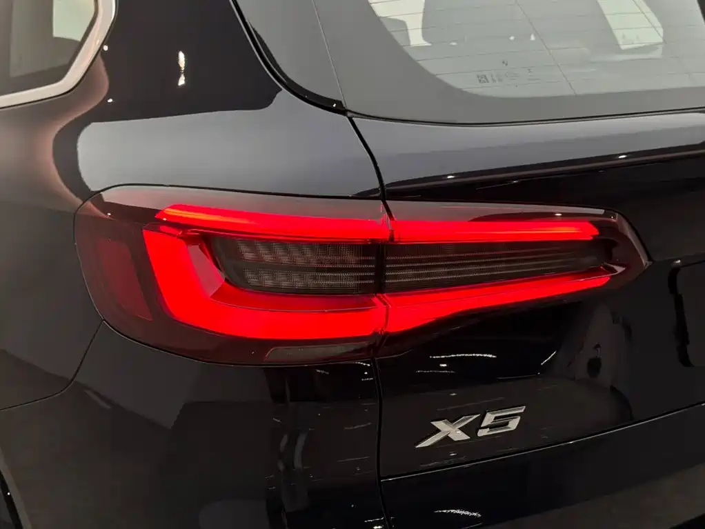 BMW X5 2022 xDrive 40Li M Sport Package