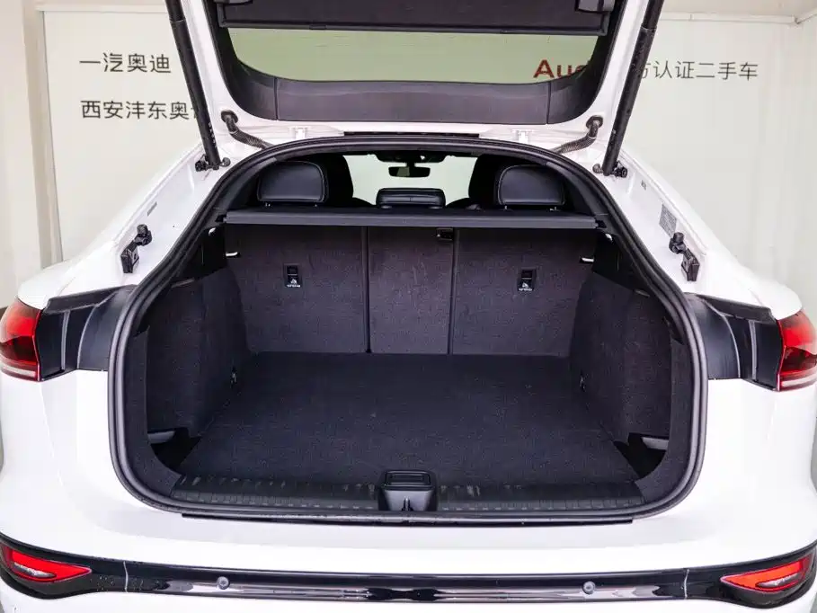Audi Q6L Sportback e-tron 2026 First Edition Navigator Version