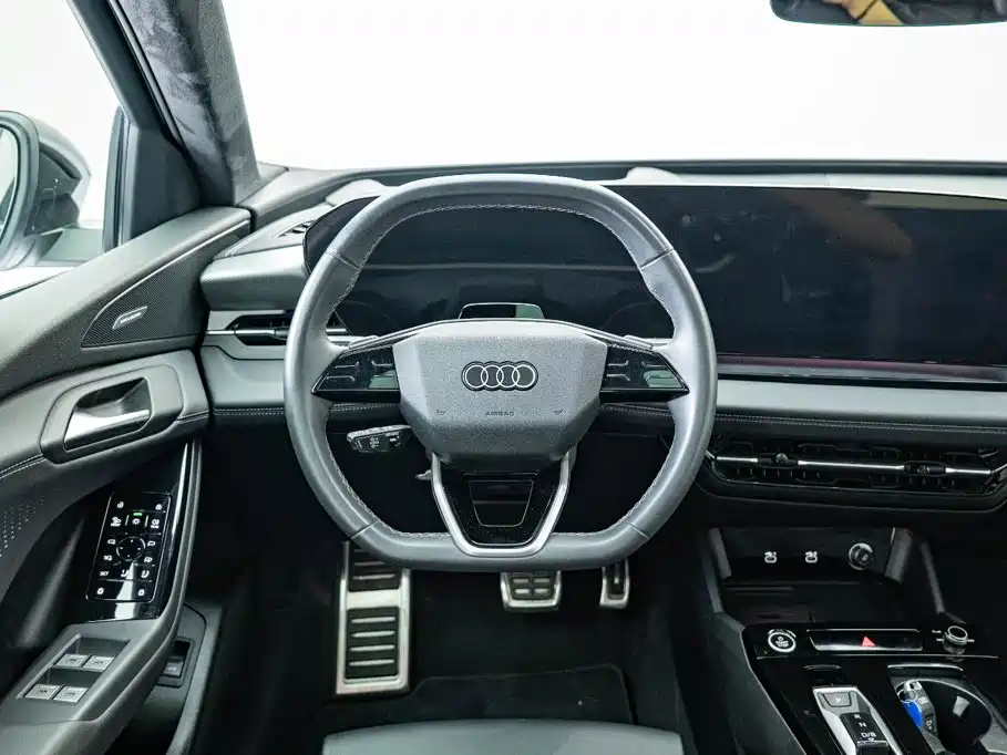 Audi Q6L Sportback e-tron 2026 First Edition Navigator Version