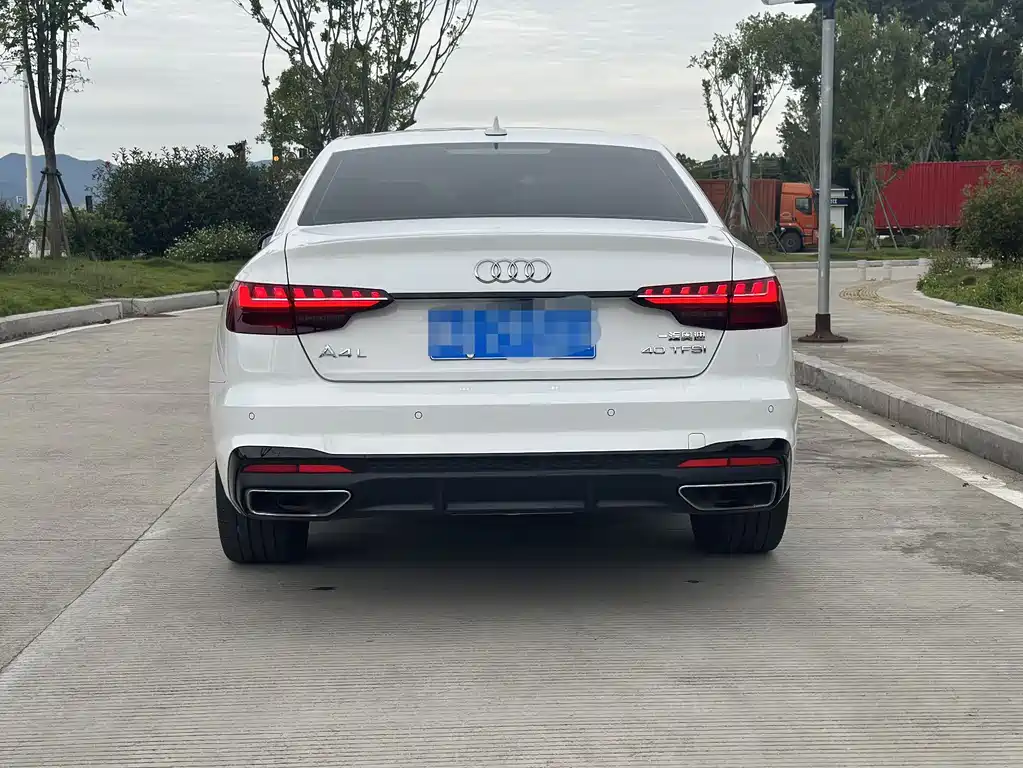 Audi A4L 2022 40 TFSI Fashion Dynamic Edition