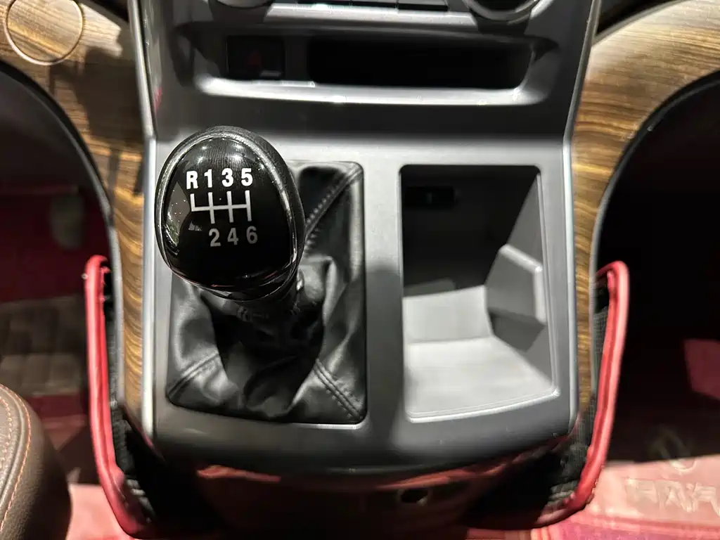 D-Max 2021 2.0L Manual Luxury 7-seater