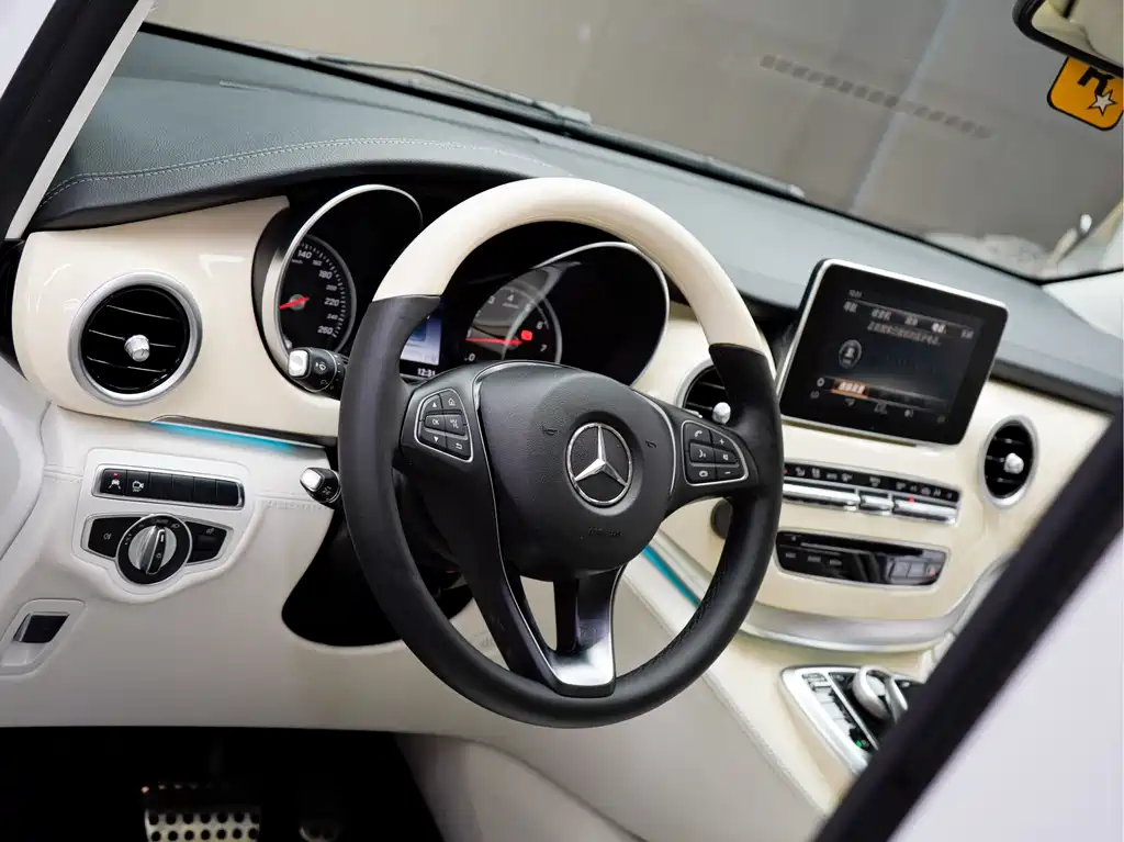 Mercedes-Benz V-Class 2018 V 260 L Luxury Extended Edition National VI