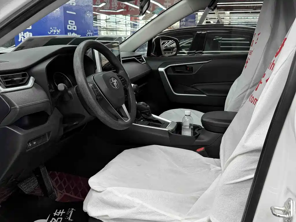 RAV4 2022 2.0L CVT Two-Wheel Drive Urban Edition