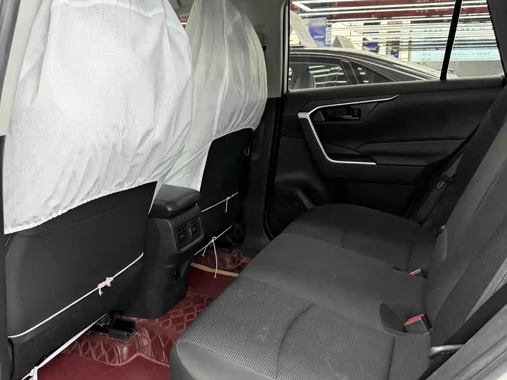 RAV4 2022 2.0L CVT Two-Wheel Drive Urban Edition