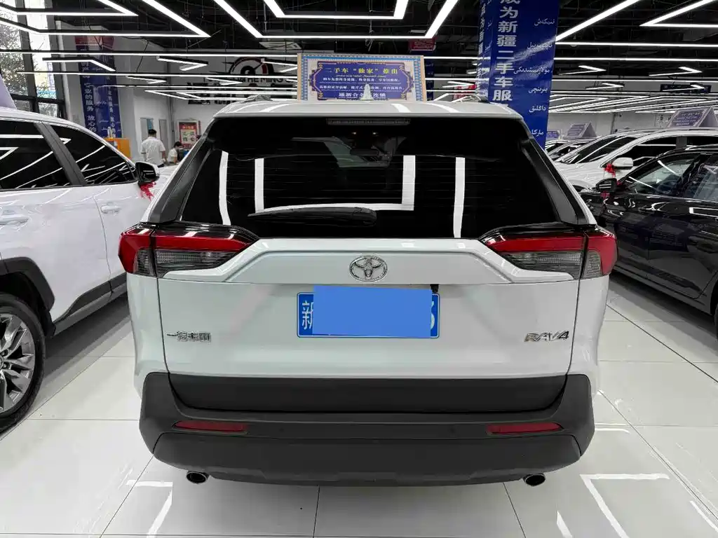 RAV4 2022 2.0L CVT Two-Wheel Drive Urban Edition