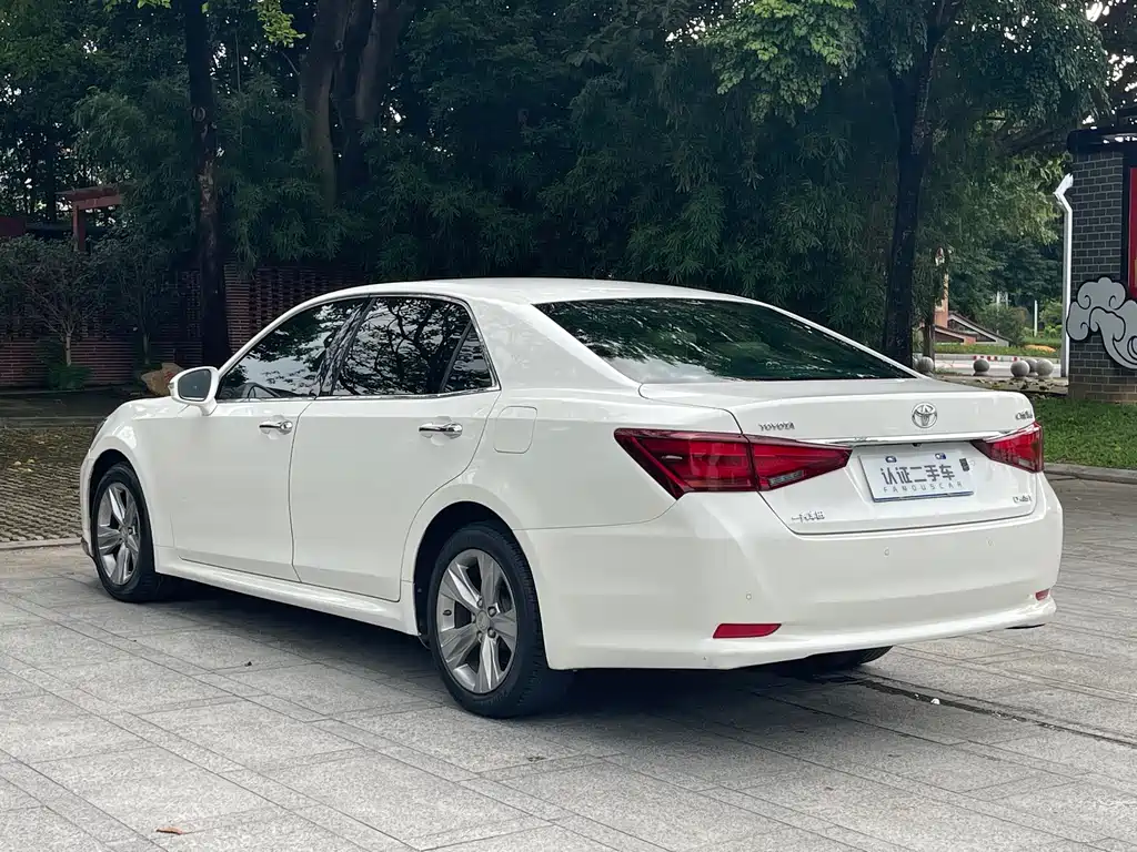 Crown 2015 2.0T Fashion Edition