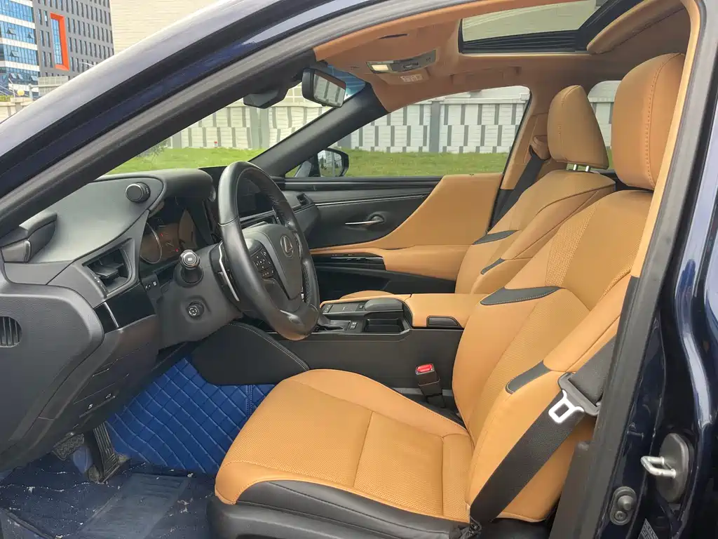 Lexus ES 2021 300h Premium Edition