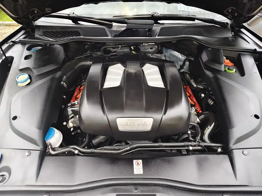 Cayenne 2016 Platinum Edition 3.0T
