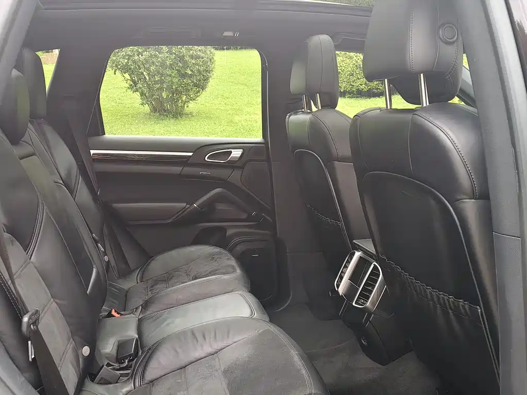 Cayenne 2016 Platinum Edition 3.0T