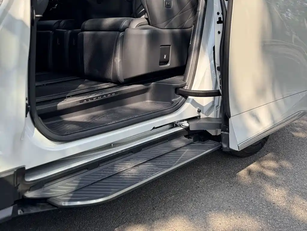 Alphard 2025款 Hybrid 2.5L Premium Gold Edition