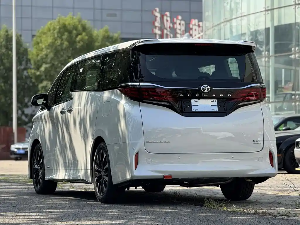 Alphard 2025款 Hybrid 2.5L Premium Gold Edition