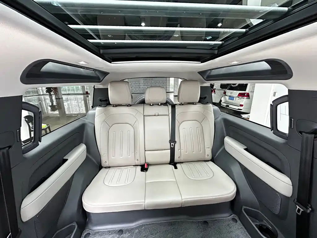 Land Rover Defender 2022 90 2.0T P300 Tiger Heart Edition