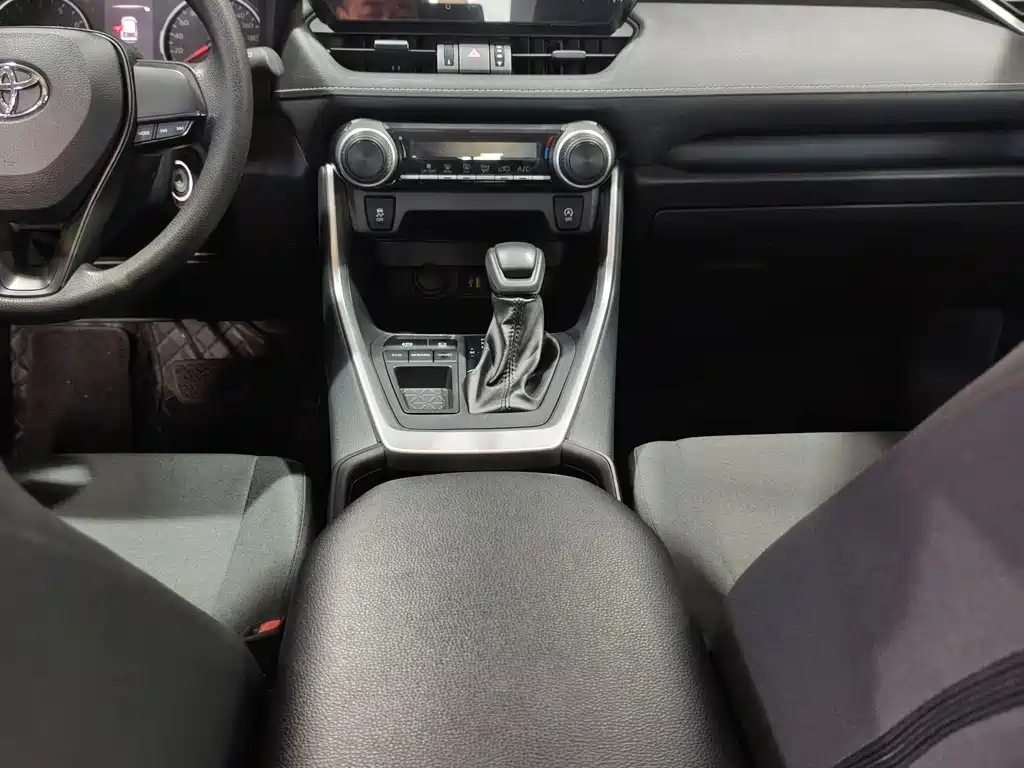 Velaranda 2023 2.0L CVT Two-Wheel Drive Leading Edition