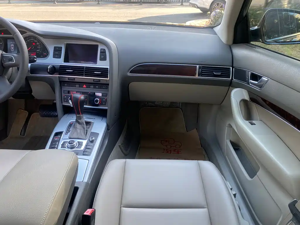 Audi A6L 2010 model 2.0 TFSI automatic standard edition