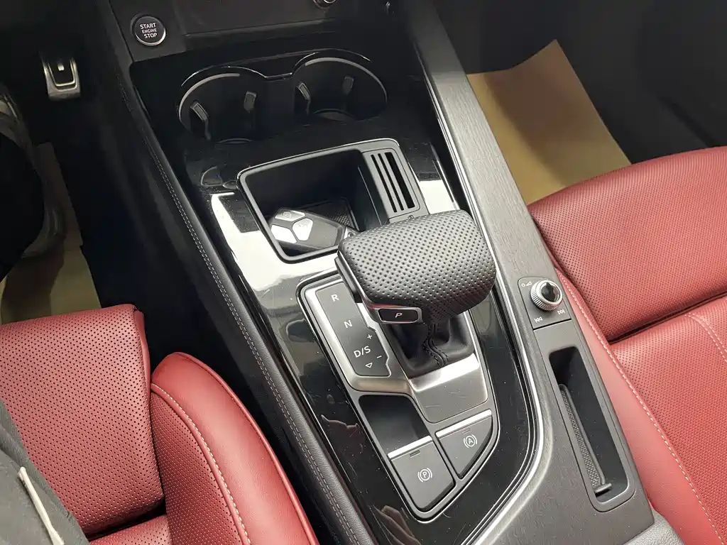 Audi A4L 2024 40 TFSI Luxury Dynamic Edition