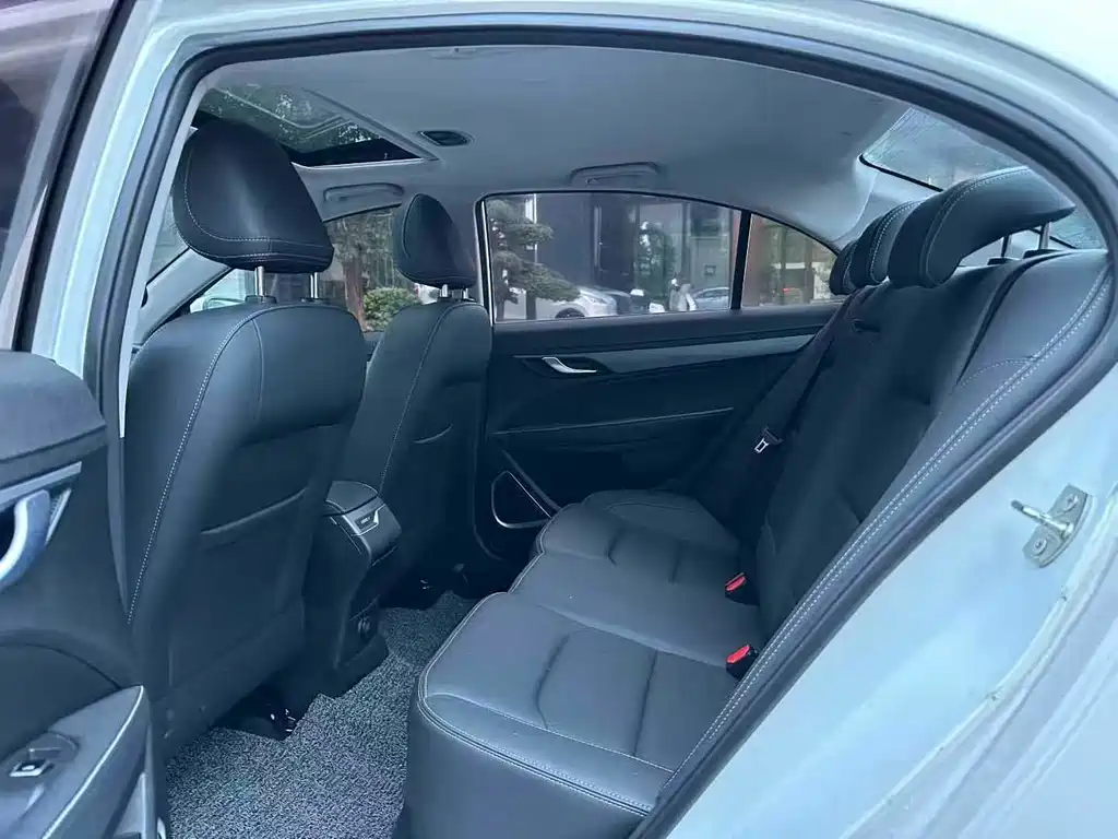 Emgrand UP 2021 1.5L CVT Leading Edition