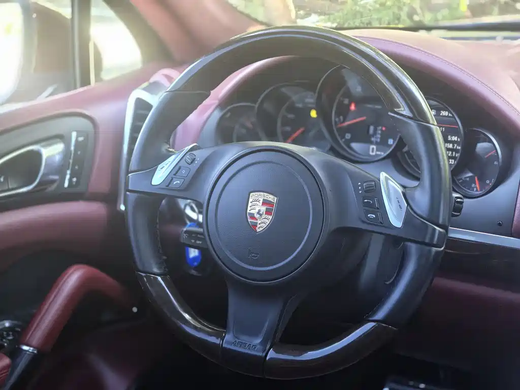 Cayenne 2014 Platinum Edition 3.0T