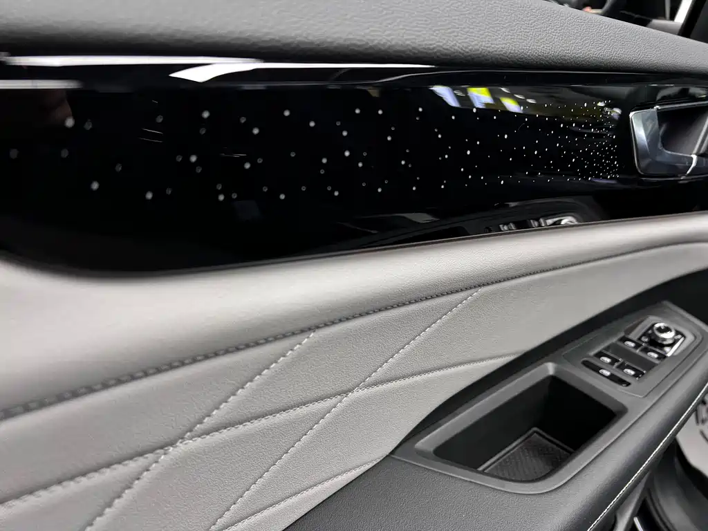 Tongyi Qianwen 2023 model 380TSI 4x4尊崇豪华版