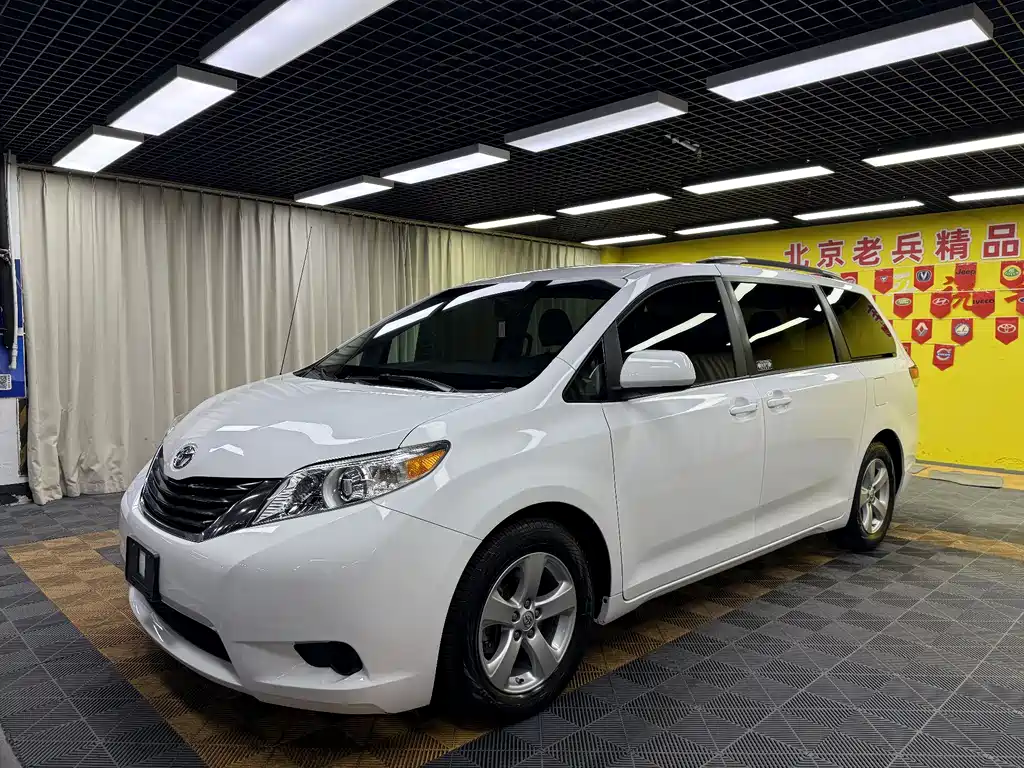 SIENNA 2015 3.5L 2WD LE