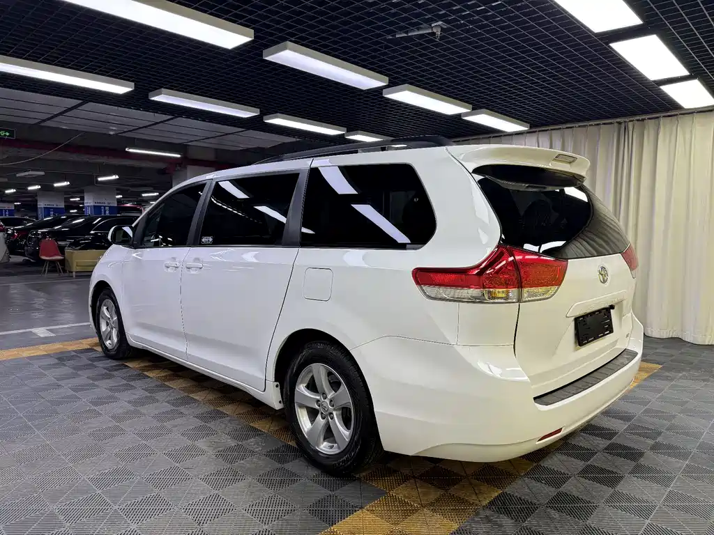 SIENNA 2015 3.5L 2WD LE