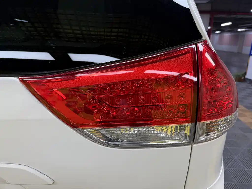 SIENNA 2015 3.5L 2WD LE