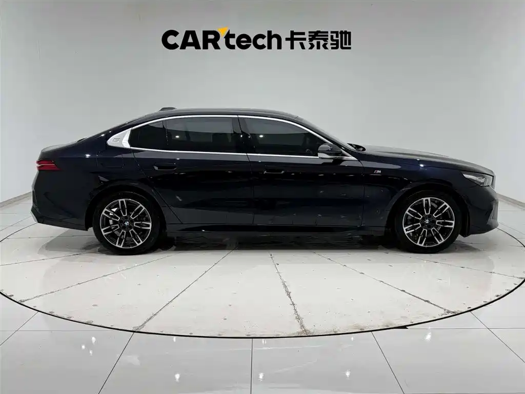 BMW 5 Series 2025 525Li M Sport Package