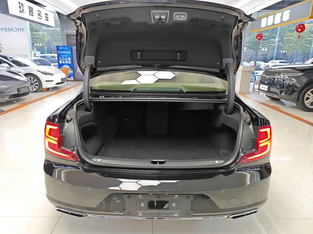 Volvo S90 Plug-in Hybrid 2019 T8 E-AWD Prestige Edition 3-seat National VI