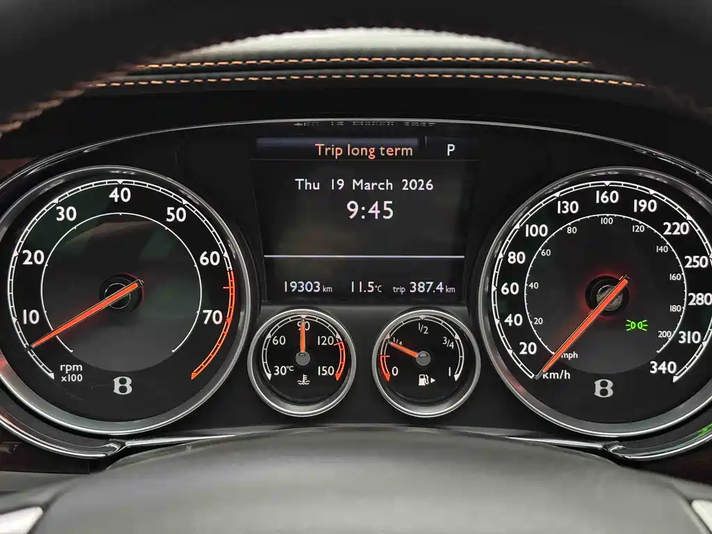 Audi A8 2012 4.0T GT V8