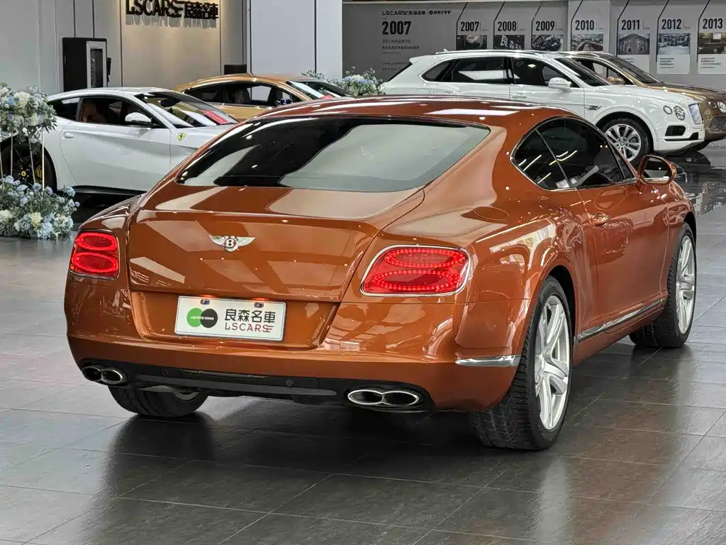 Audi A8 2012 4.0T GT V8